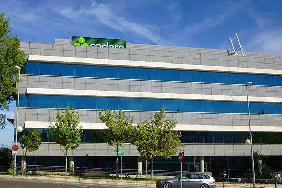sede corporativa de Codere en Alcobendas con el rótulo de la empresa