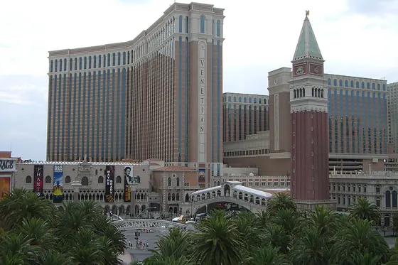 The Venetian Las Vegas con el campanile y el puente