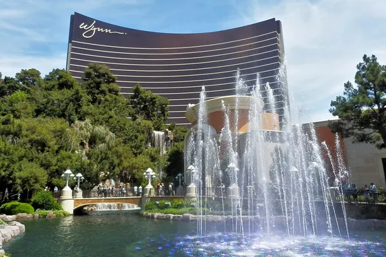 Wynn Las Vegas con la fuente delante