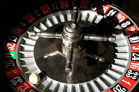 Rueda de ruleta con la bola